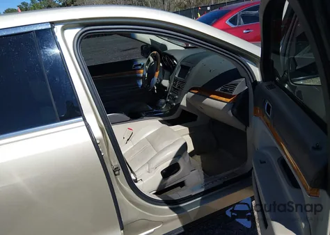 2010 Lincoln Mkt z USA, uszkodzony, nr VIN 2LMHJ5FR5ABJ04647